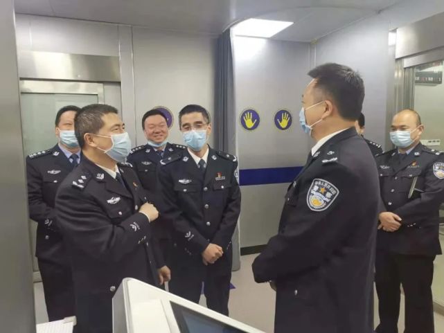 设执法监督、案件管理、涉案财物管理“三位一体”的执法办理管理中心